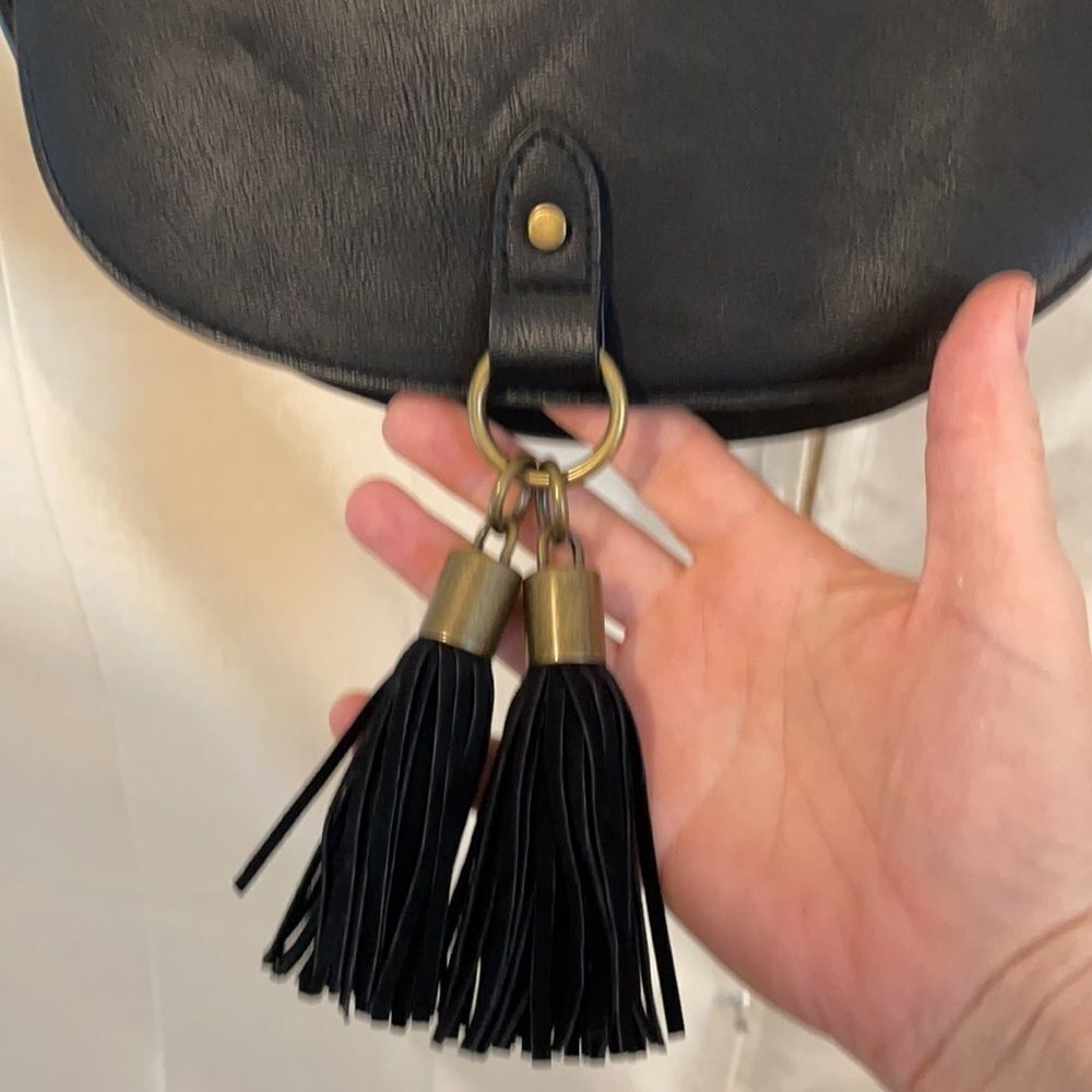 T-shirt & Jeans black crossbody bag with tassels - Picture 5 of 6